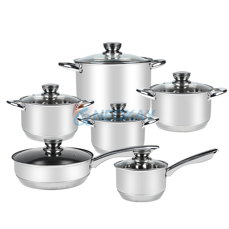 12個の5つの三層底のステンレス鋼の鍋とフライパンの調理器具セット