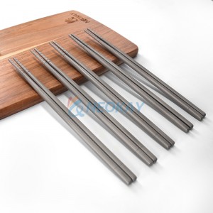金属筷子可重复使用 5 双钛筷子可用洗碗机清洗方形轻便防滑筷子礼品套装（银色）